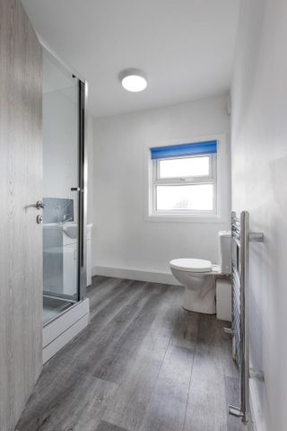 3 bedroom flat to rent - Photo 5