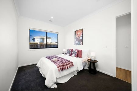 15 Bainbridge Road, Manor Lakes VIC - Photo 5