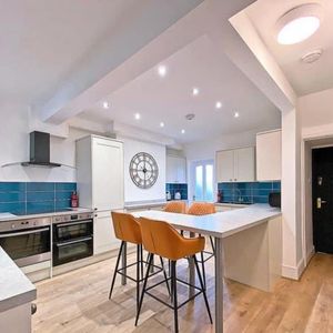 1 bedroom in a house share to rent - Photo 2