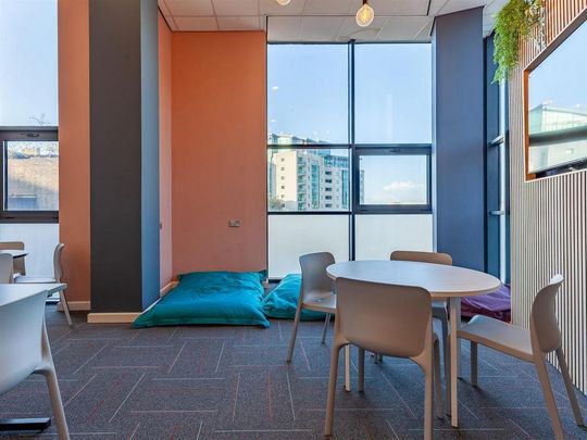 1 bedroom in a flat share to rent - Photo 1