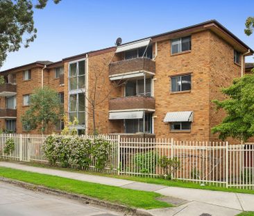 Spacious Two Bedroom Unit in Prime Location - Photo 4