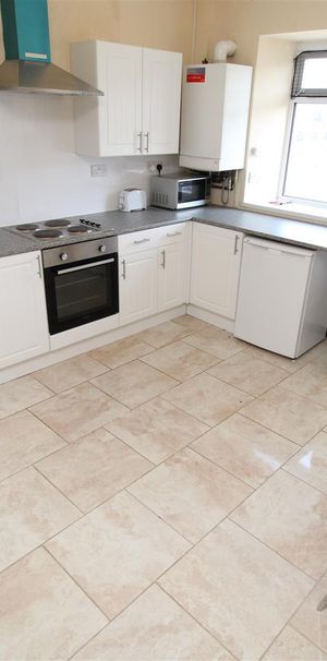 Room For Rent Laura Street, Pontypridd - Photo 1