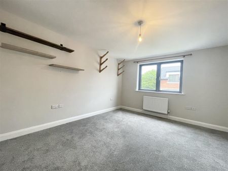 Apt 3, 1A Utility Street, - Photo 2