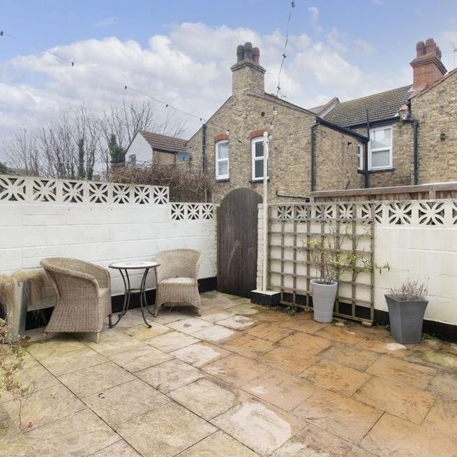 3 bedroom terraced house to rent - Photo 1