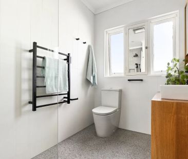 Tranquil retreat in tree-lined location - Photo 5