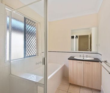 12 Araluen Place, Carindale, Qld 4152 - Photo 3