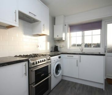 Semi-detached house to rent on - Photo 4