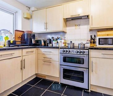 2 bedroom maisonette to rent - Photo 4