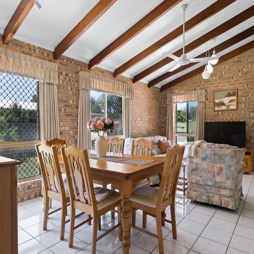 3 Bedroom Sold Brick Family Home - Photo 1