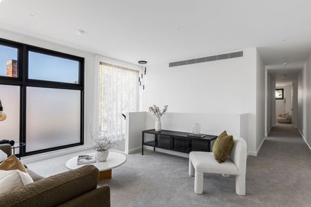 ARCHITECTURALLY DESIGNED, JUST COMPLETED FOUR BEDROOM MODERN RESIDENCE, A RARE SIDE BY SIDE HOME IN BRIGHTON EAST! - Photo 3