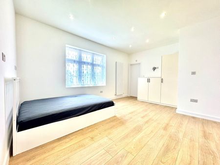 Studio Flat, Harrow View, HA1 - Photo 2