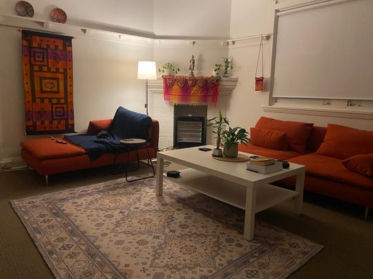 Kensington - Photo 1