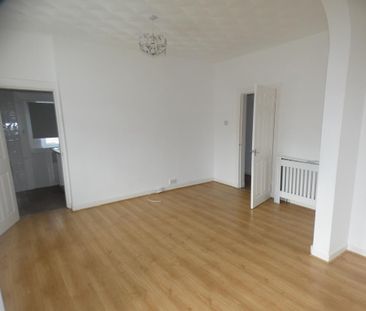 2 bedroom ground floor flat to rent - Photo 1