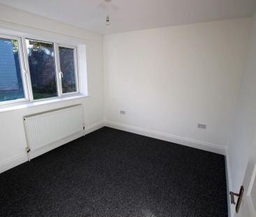 2 bedroom detached bungalow to rent - Photo 2