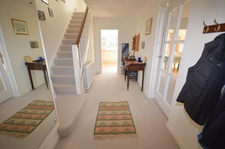 4 bedroom end of terrace house to rent - Photo 4