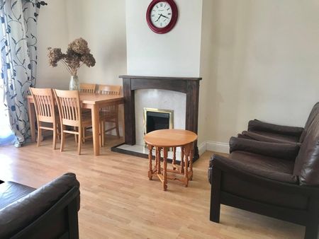 4 Bed Semi-Detached House, Kingsley Road, TW3 - Photo 3