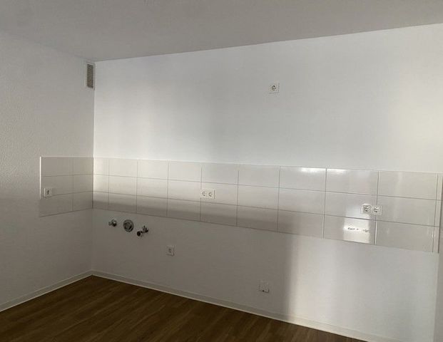 Gemütliche 2-Zi.-Whg. mit offener Küche, modernem Bad und Balkon - Photo 1