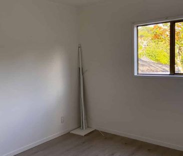 Charming 2BR Freestanding in Browns Bay - Photo 4