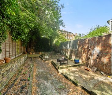 🏡 Modern Flat with Balcony in London Fields 🏡 - Photo 3