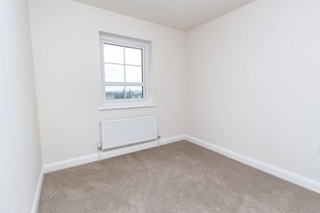 3 bedroom mid-terrace to rent Falstaff Dene, Wellingborough, NN8 3FZ - Photo 3