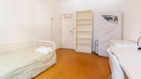 32 Furnished rooms for rent in super cool students residence in Avenidas Nova - Photo 5