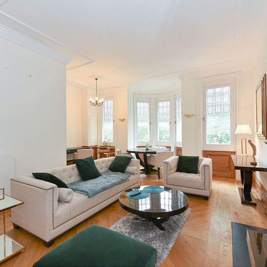 Lower Sloane Street, Chelsea, London, SW1W - Photo 1