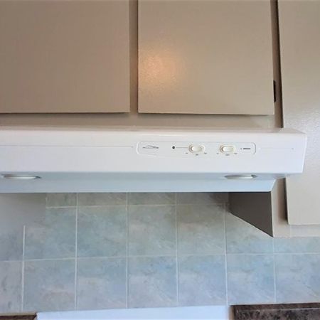 Nouveau-Rosemont 4 1/2 Haut triplex privé-LIBRE!!! -Possible achat électros/meubles - Photo 4