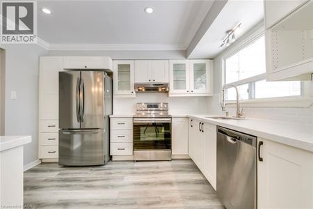 5440 WINDERMERE Drive, Burlington, Ontario, L7L3M5 - Photo 4