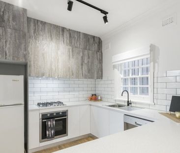 Stylish, Sunlit Living in a Prime Mayfield Location - Photo 6