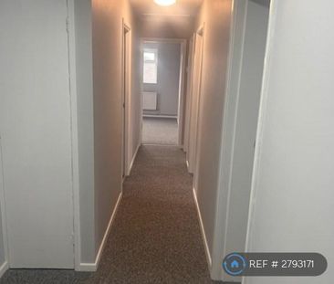 3 bedroom flat to rent - Photo 1