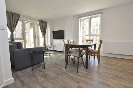 2 bedroom Flat To Let - Photo 3