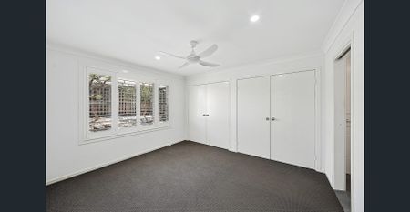 Modern four-bedroom, opposite bushland reserves - Photo 4