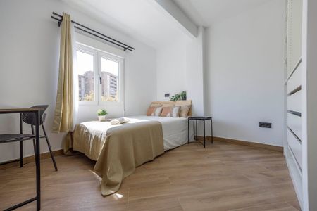 Carrer de lArquitecte Arnau, Valencia, Valencian Community 46020 - Photo 2