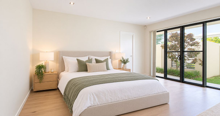 Luxury Living with Lake Views – Secure, Spacious & Beautifully Renovated - Photo 2