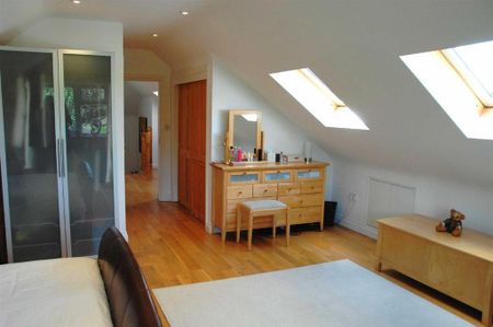 4 bedroom detached house to rent - Photo 2