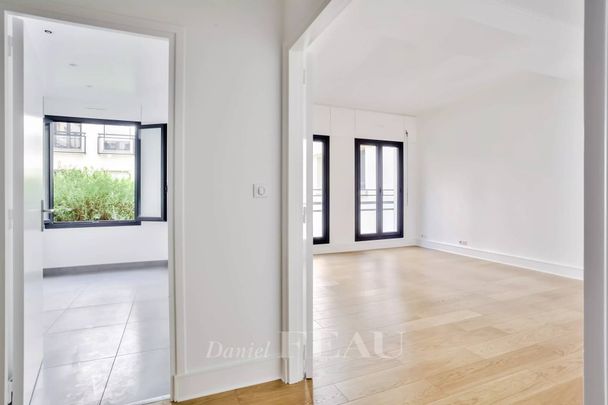 Location appartement, Paris 9ème (75009), 2 pièces, 64.2 m², ref 84171617 - Photo 1