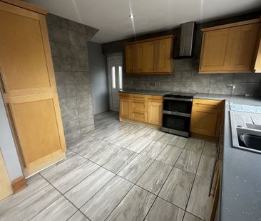 Ambrose Avenue - Photo 6