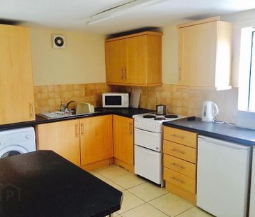 En-Suite Room 4, 44 Rathcoole Street, Lisburn Road, Belfast, BT9 7GA - Photo 4