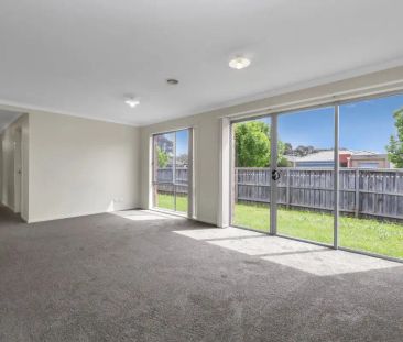 “Large 4 Bedroom Home with Spacious Rear Yard” - Photo 6