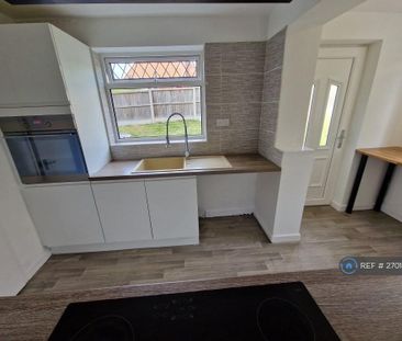 3 bedroom semi-detached house to rent - Photo 5