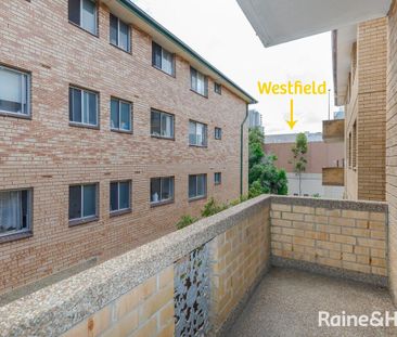 Prime Location Living in Parramatta! - Photo 1