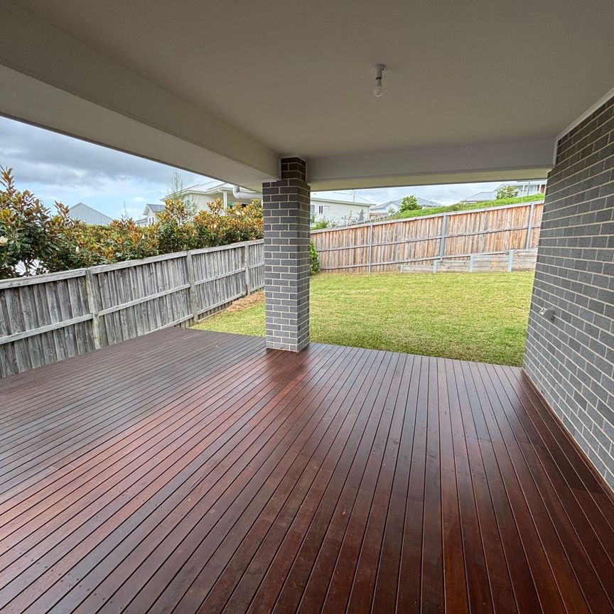 Modern Home located in Huntingdale Park Estate - Photo 1