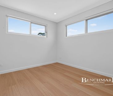 Brand-New Contemporary Family Home - Photo 4