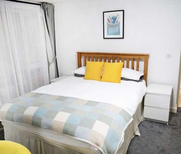 The Crescent, Newquay, TR7 - Photo 3