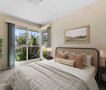 Family Home with Valley Views * 6 Month Lease Only * - Photo 2