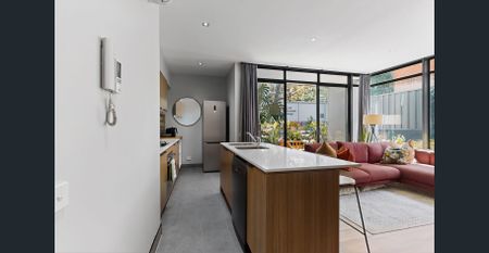 Modern Ground-Floor Apartment with Garden Outlook & Exceptional Convenience - Photo 4