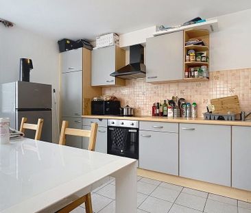 Appartement te huur in Ciney voor € 600 met 1 slaapkamer - Photo 2
