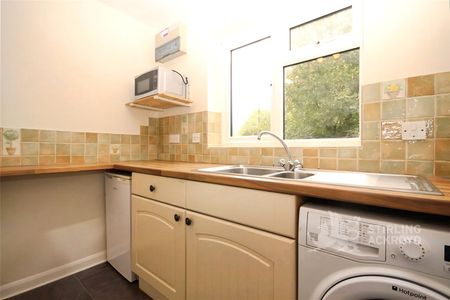 Westdene Meadows, Cranleigh, Surrey, GU6 8UJ - Photo 5