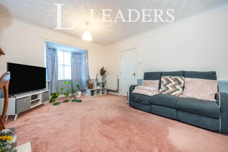 4 bedroom detached house to rent - Photo 2