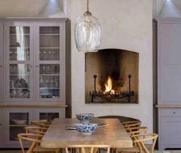 A stunning Grade II-listed barn conversion with beautifully imagine... - Photo 5